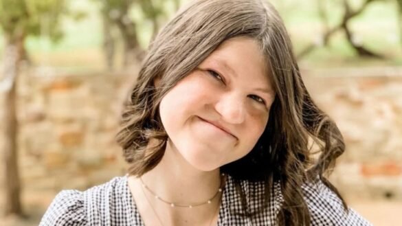 mia robertson age