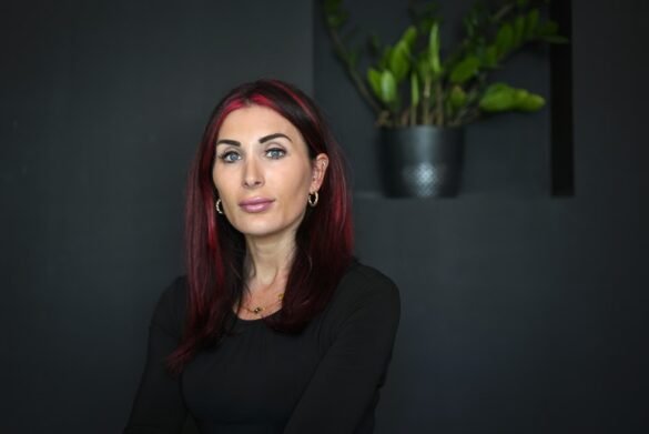 laura loomer age