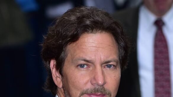 eddie vedder age