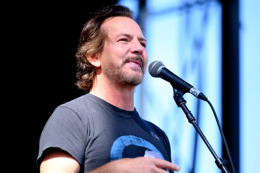 eddie vedder age