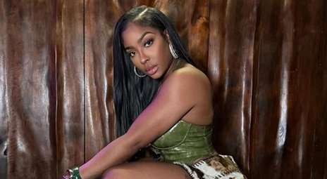 ayesha howard age